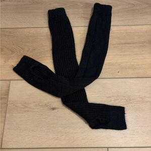 Shorter black leg warmers with built in heel holes 🖤
